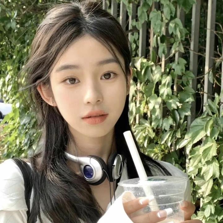 玉米田的小孩